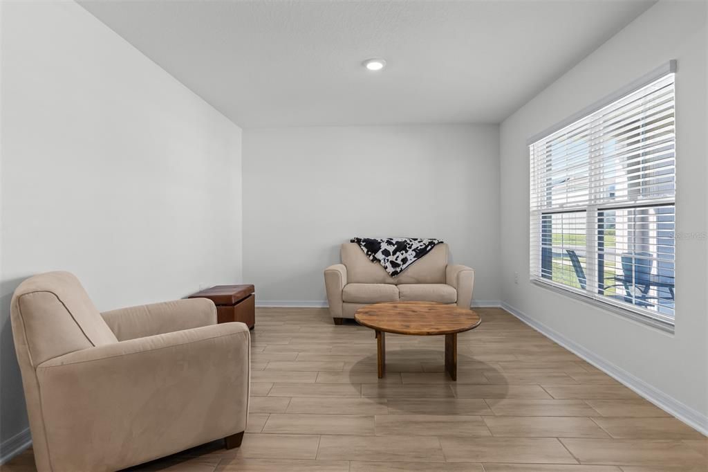 For Sale: $435,000 (5 beds, 3 baths, 2605 Square Feet)