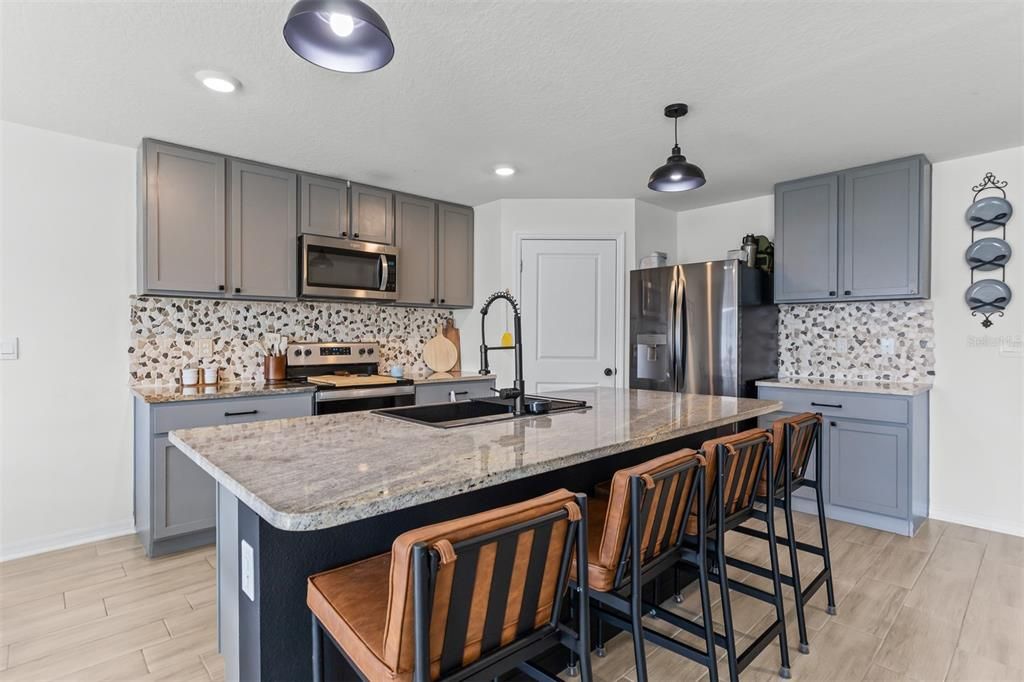 For Sale: $435,000 (5 beds, 3 baths, 2605 Square Feet)
