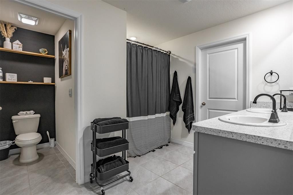 For Sale: $435,000 (5 beds, 3 baths, 2605 Square Feet)