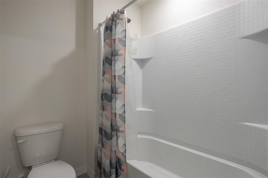 For Sale: $435,000 (5 beds, 3 baths, 2605 Square Feet)