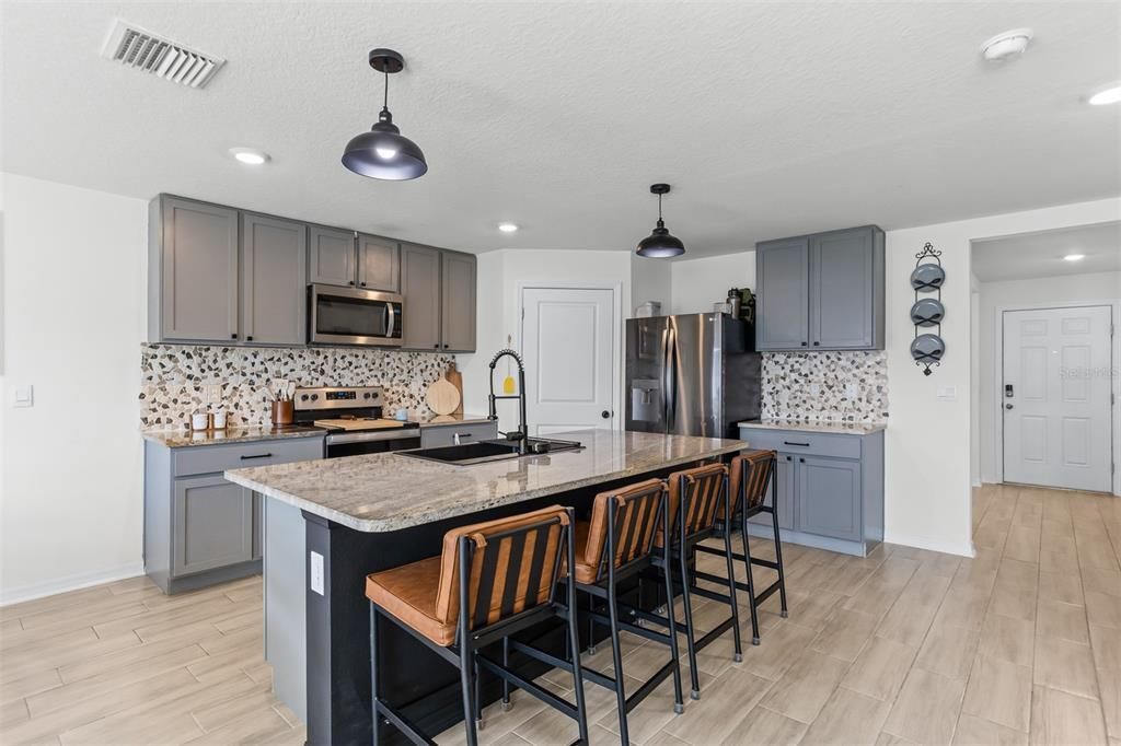 For Sale: $435,000 (5 beds, 3 baths, 2605 Square Feet)