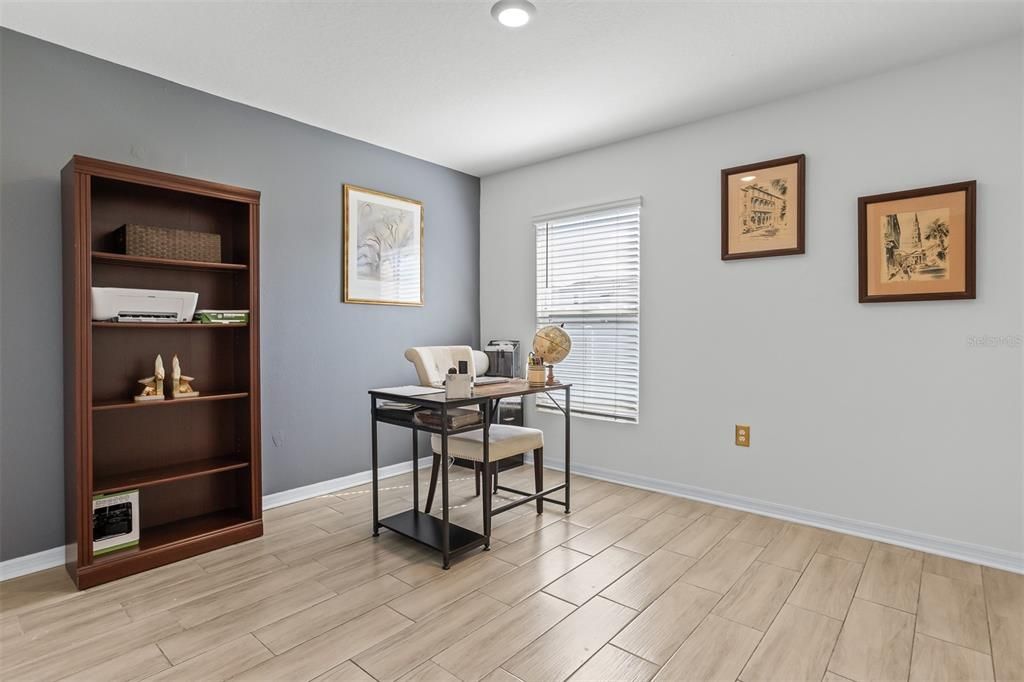 For Sale: $435,000 (5 beds, 3 baths, 2605 Square Feet)