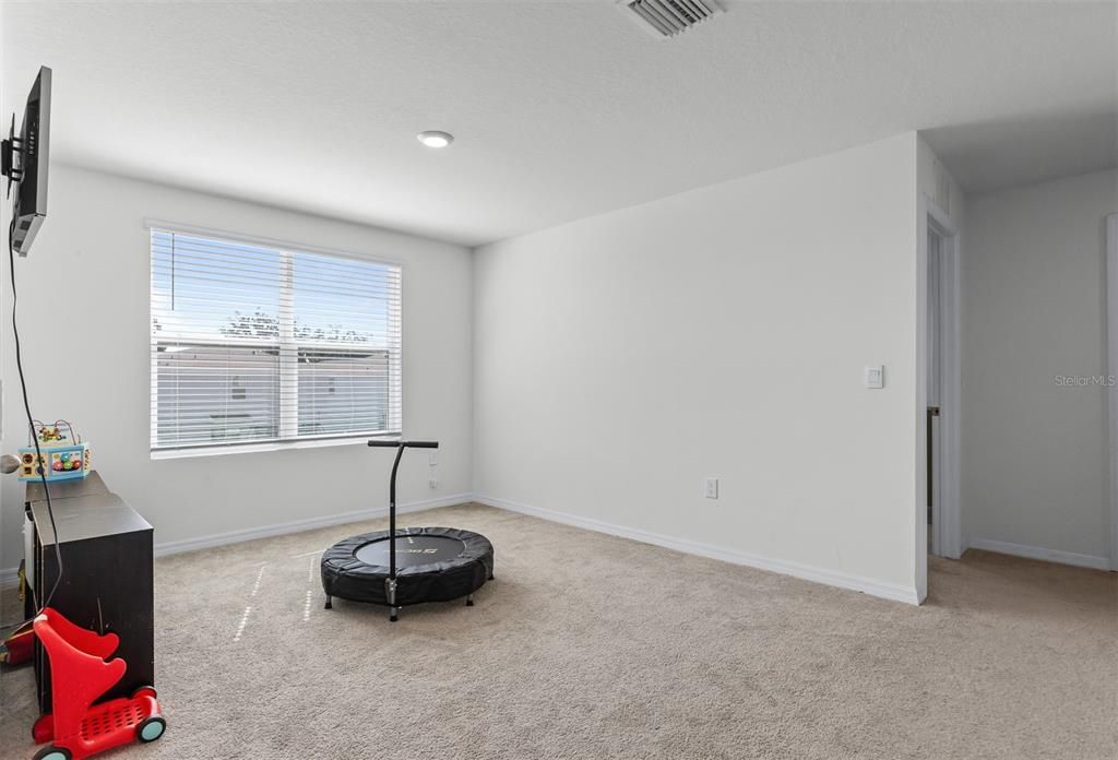 For Sale: $435,000 (5 beds, 3 baths, 2605 Square Feet)