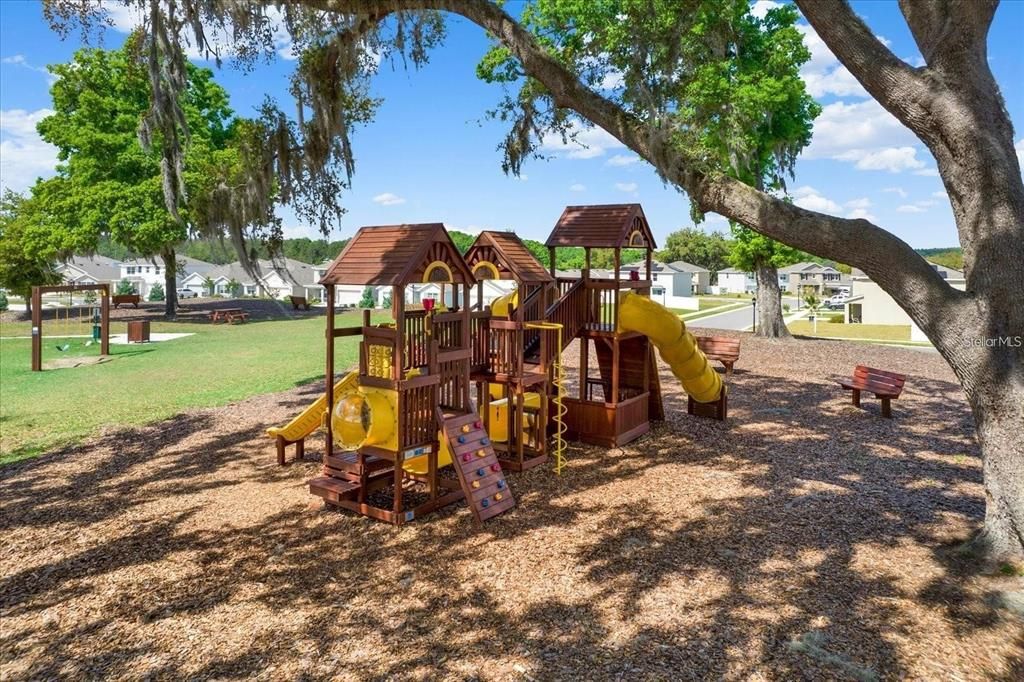 For Sale: $435,000 (5 beds, 3 baths, 2605 Square Feet)
