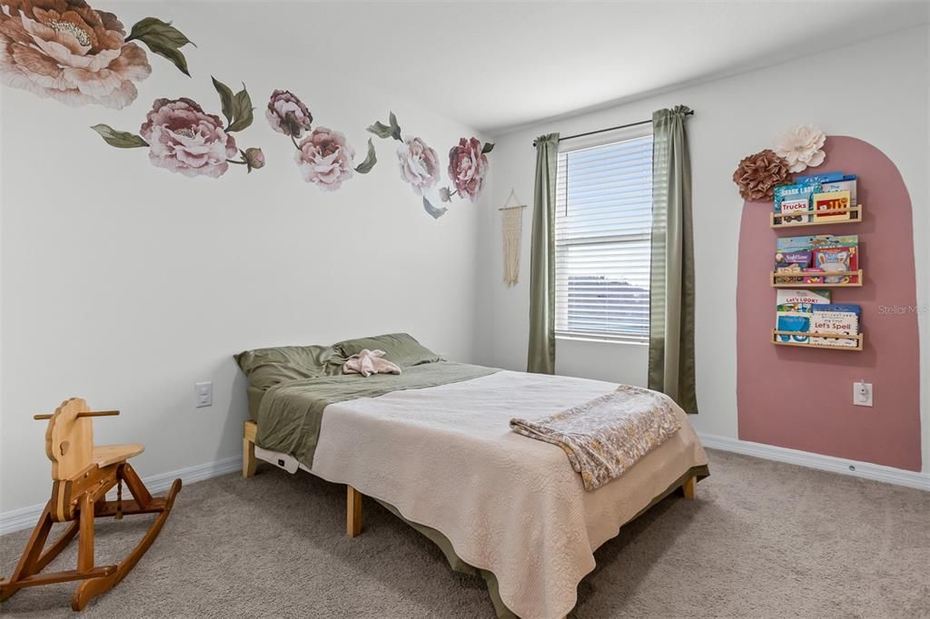 For Sale: $435,000 (5 beds, 3 baths, 2605 Square Feet)