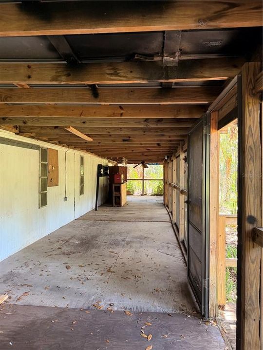 Activo con contrato: $205,000 (4 camas, 2 baños, 1426 Pies cuadrados)