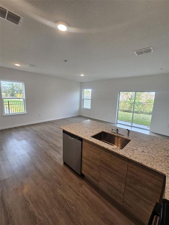 For Rent: $2,390 (3 beds, 2 baths, 1687 Square Feet)