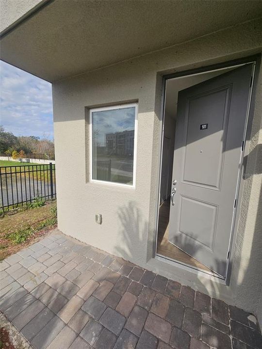 For Rent: $2,390 (3 beds, 2 baths, 1687 Square Feet)