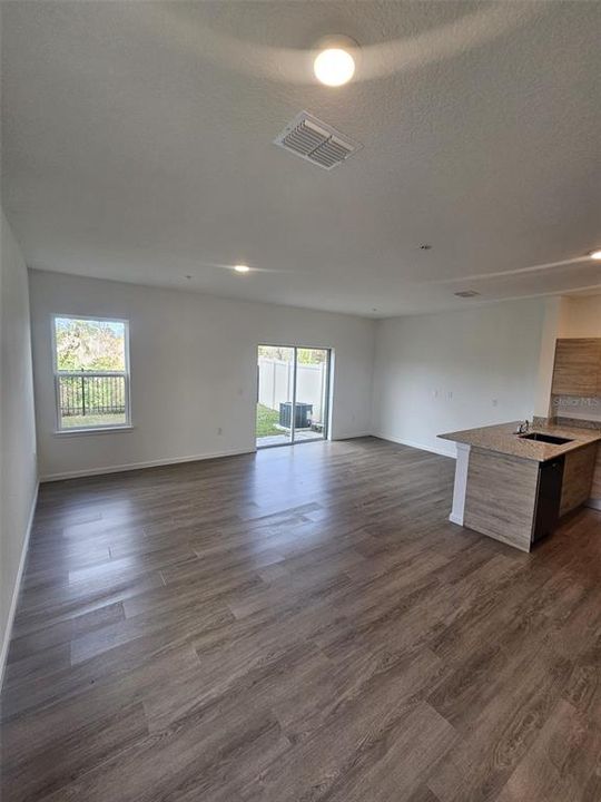 For Rent: $2,390 (3 beds, 2 baths, 1687 Square Feet)