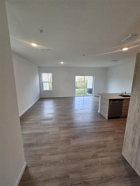 For Rent: $2,390 (3 beds, 2 baths, 1687 Square Feet)