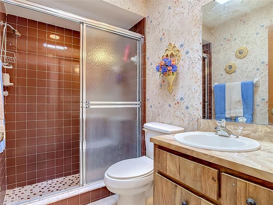 На продажу: $250,000 (2 спален, 2 ванн, 1092 Квадратных фут)