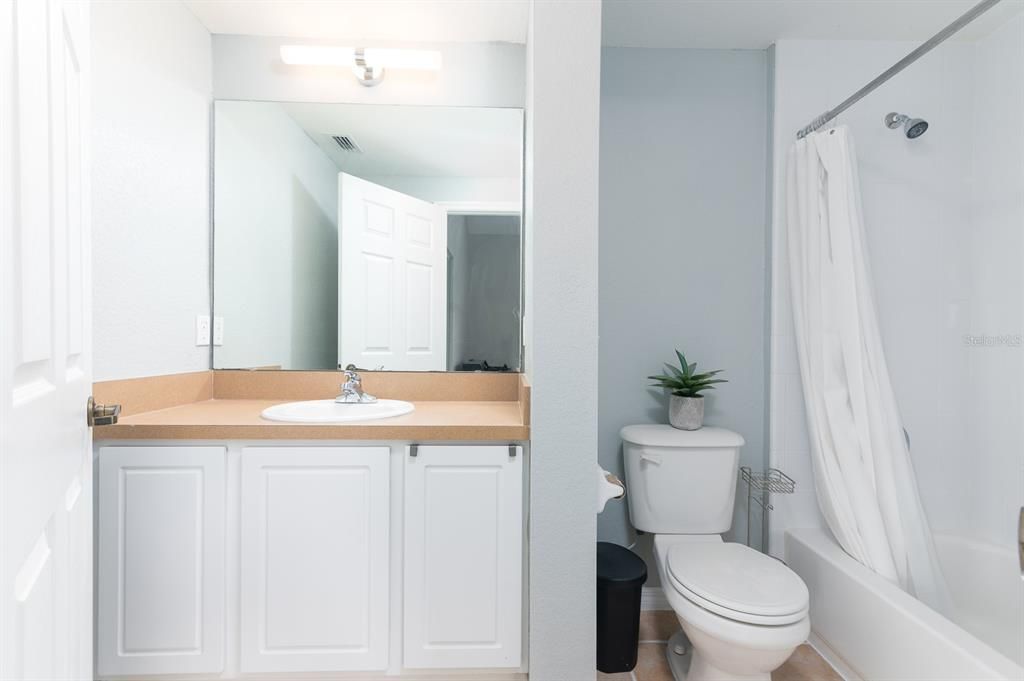 For Sale: $235,000 (2 beds, 2 baths, 1088 Square Feet)