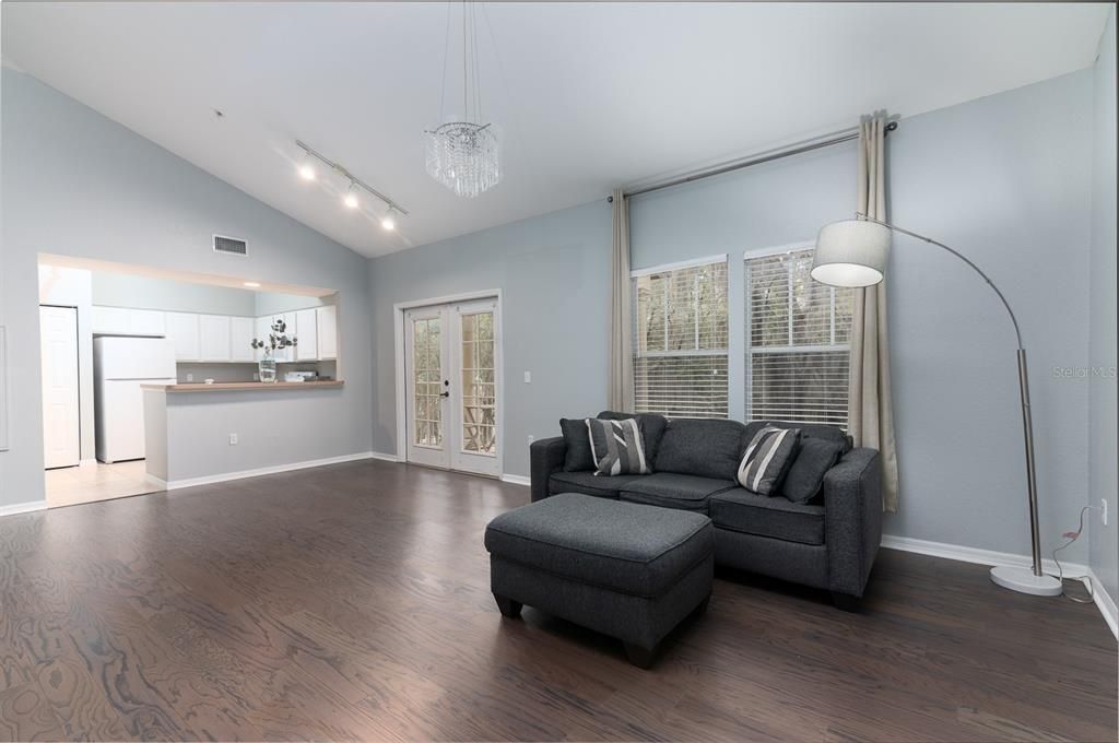 For Sale: $235,000 (2 beds, 2 baths, 1088 Square Feet)