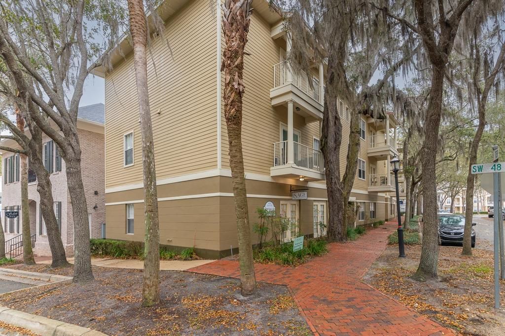 For Sale: $235,000 (2 beds, 2 baths, 1088 Square Feet)