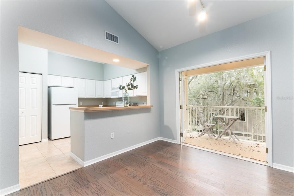 For Sale: $235,000 (2 beds, 2 baths, 1088 Square Feet)