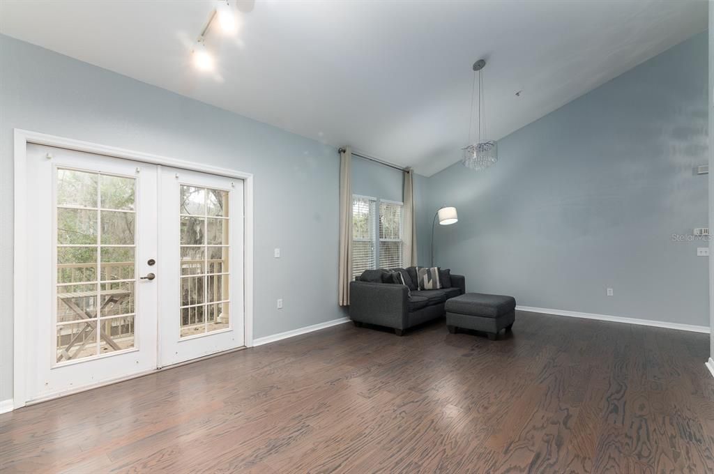 For Sale: $235,000 (2 beds, 2 baths, 1088 Square Feet)
