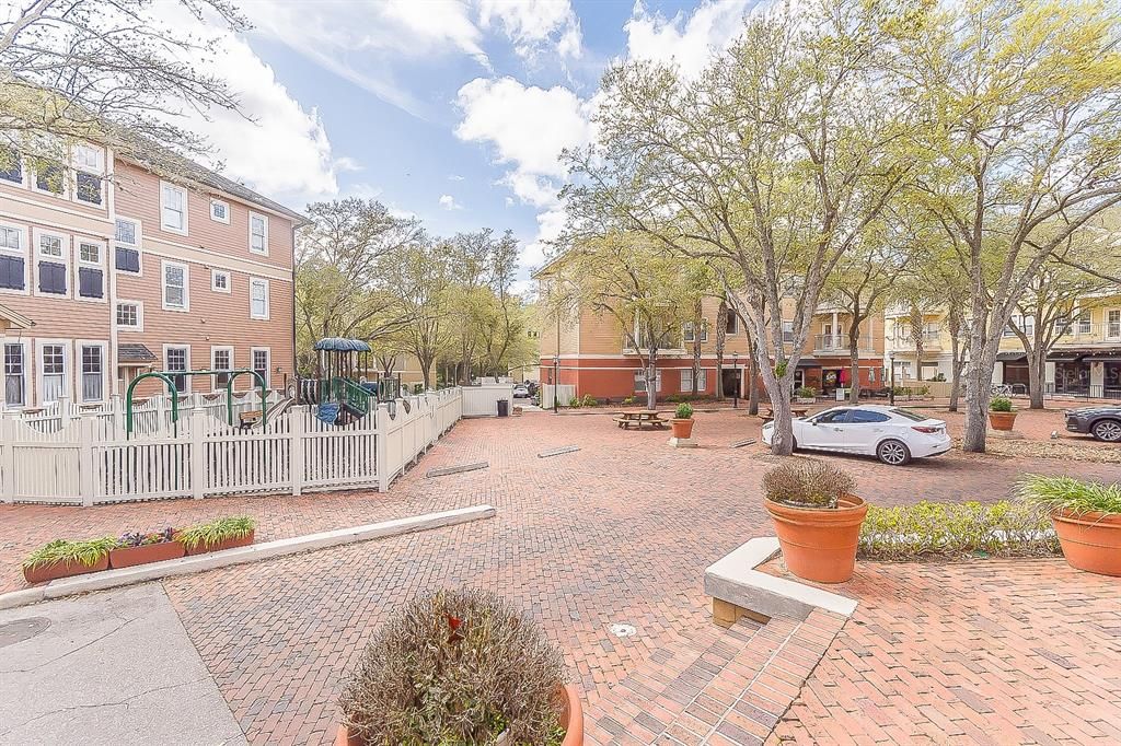 For Sale: $235,000 (2 beds, 2 baths, 1088 Square Feet)