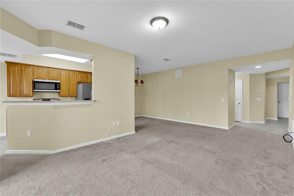 Active With Contract: $1,750 (2 beds, 2 baths, 1435 Square Feet)