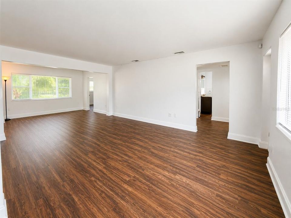 Active With Contract: $315,000 (3 beds, 2 baths, 1358 Square Feet)
