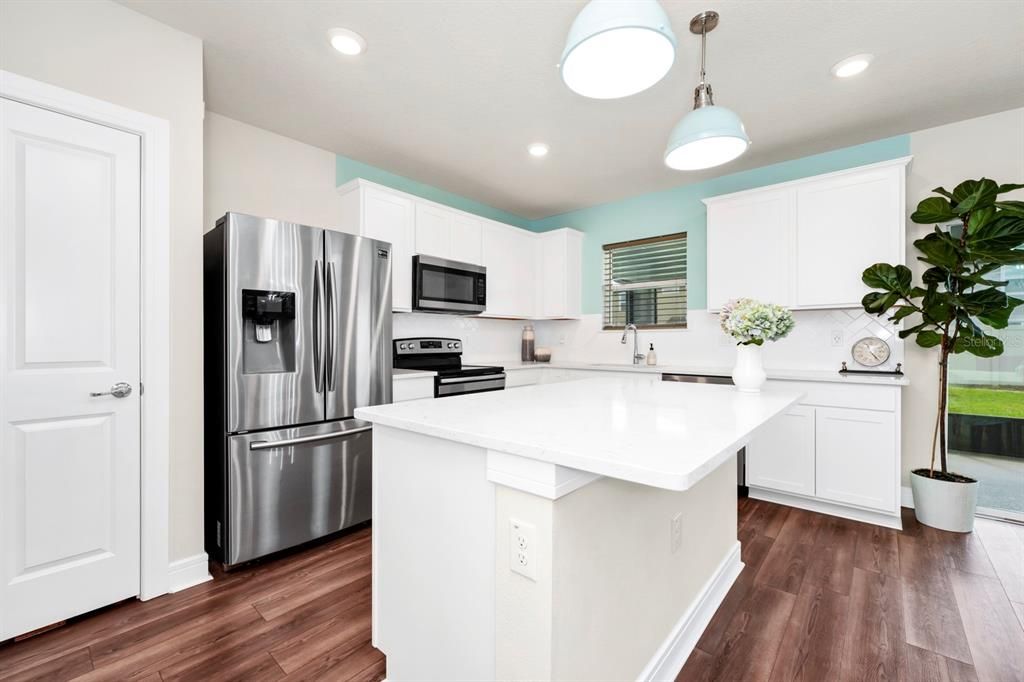 En Venta: $429,000 (4 camas, 2 baños, 2395 Pies cuadrados)