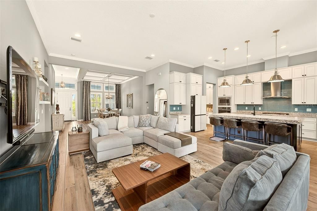 Activo con contrato: $929,900 (4 camas, 3 baños, 3350 Pies cuadrados)