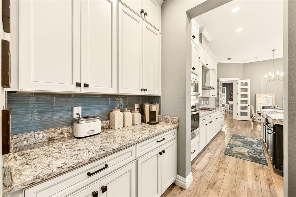 Activo con contrato: $929,900 (4 camas, 3 baños, 3350 Pies cuadrados)