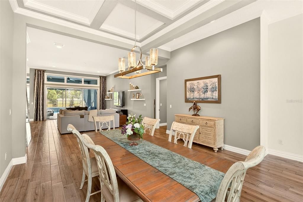 Activo con contrato: $929,900 (4 camas, 3 baños, 3350 Pies cuadrados)