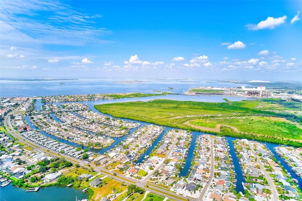 Activo con contrato: $929,900 (4 camas, 3 baños, 3350 Pies cuadrados)