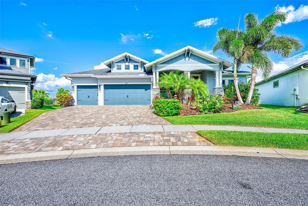 Activo con contrato: $929,900 (4 camas, 3 baños, 3350 Pies cuadrados)