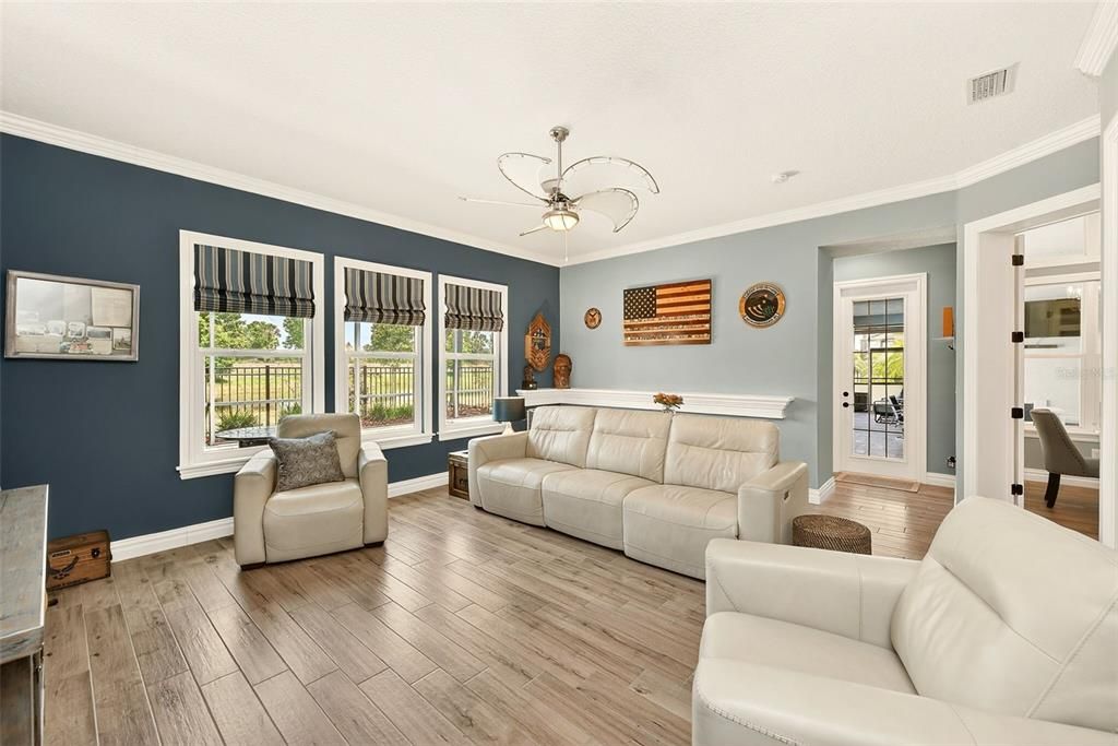 Activo con contrato: $929,900 (4 camas, 3 baños, 3350 Pies cuadrados)