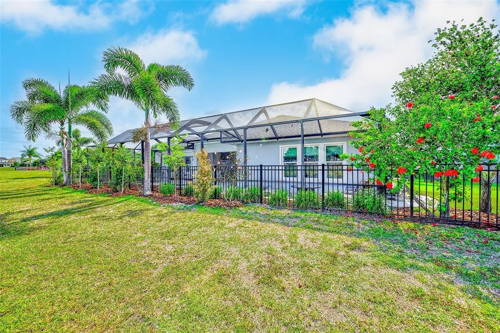 Activo con contrato: $929,900 (4 camas, 3 baños, 3350 Pies cuadrados)