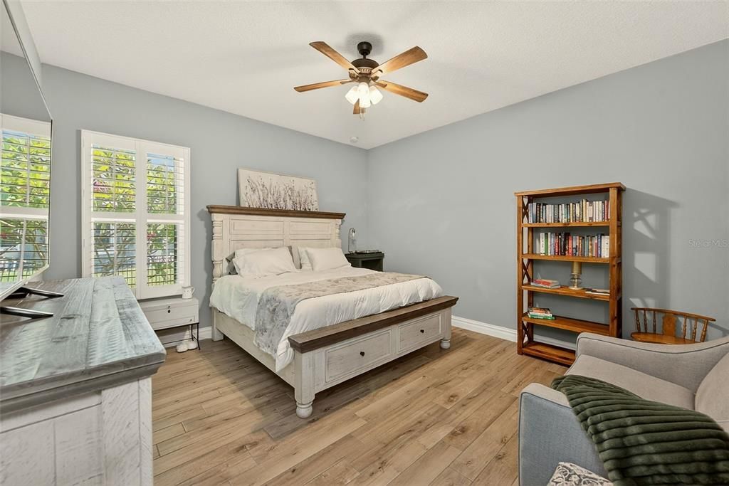 Activo con contrato: $929,900 (4 camas, 3 baños, 3350 Pies cuadrados)