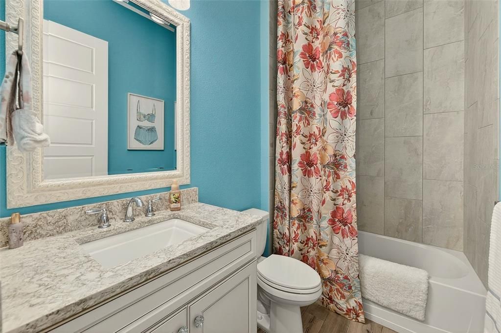 Activo con contrato: $929,900 (4 camas, 3 baños, 3350 Pies cuadrados)