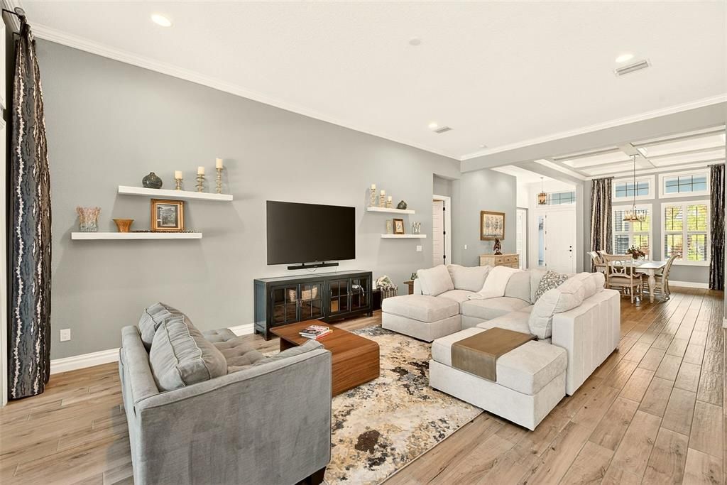 Activo con contrato: $929,900 (4 camas, 3 baños, 3350 Pies cuadrados)