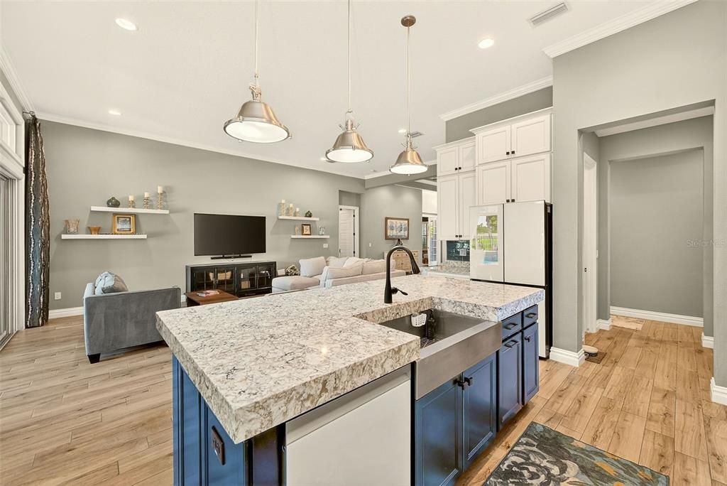 Activo con contrato: $929,900 (4 camas, 3 baños, 3350 Pies cuadrados)