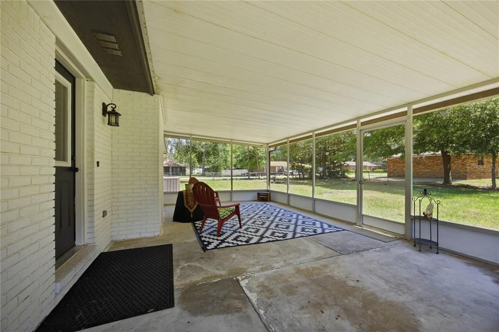 For Sale: $290,000 (3 beds, 2 baths, 1424 Square Feet)