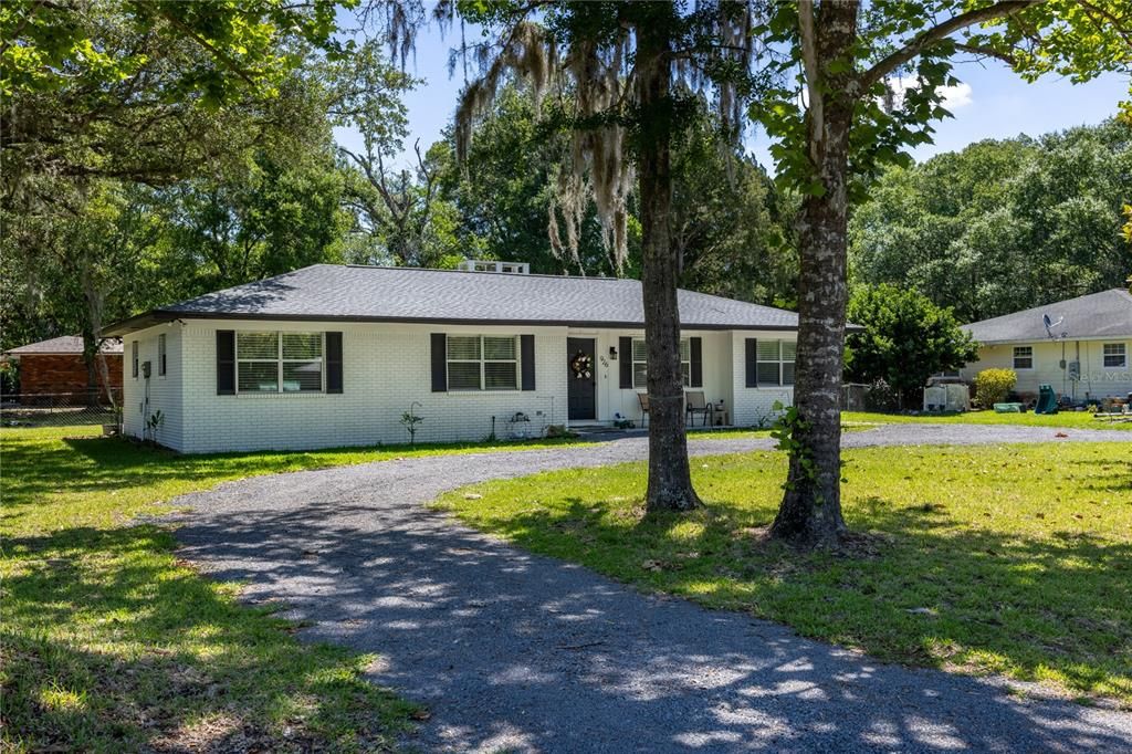 For Sale: $290,000 (3 beds, 2 baths, 1424 Square Feet)