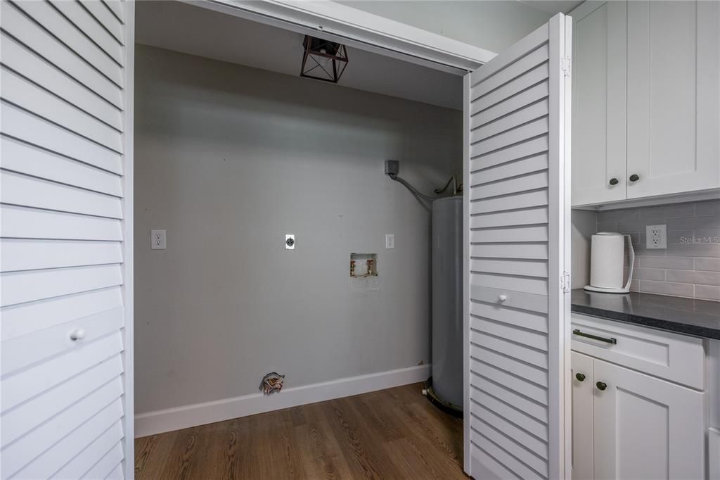 For Sale: $290,000 (3 beds, 2 baths, 1424 Square Feet)