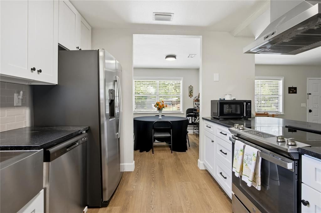 For Sale: $290,000 (3 beds, 2 baths, 1424 Square Feet)