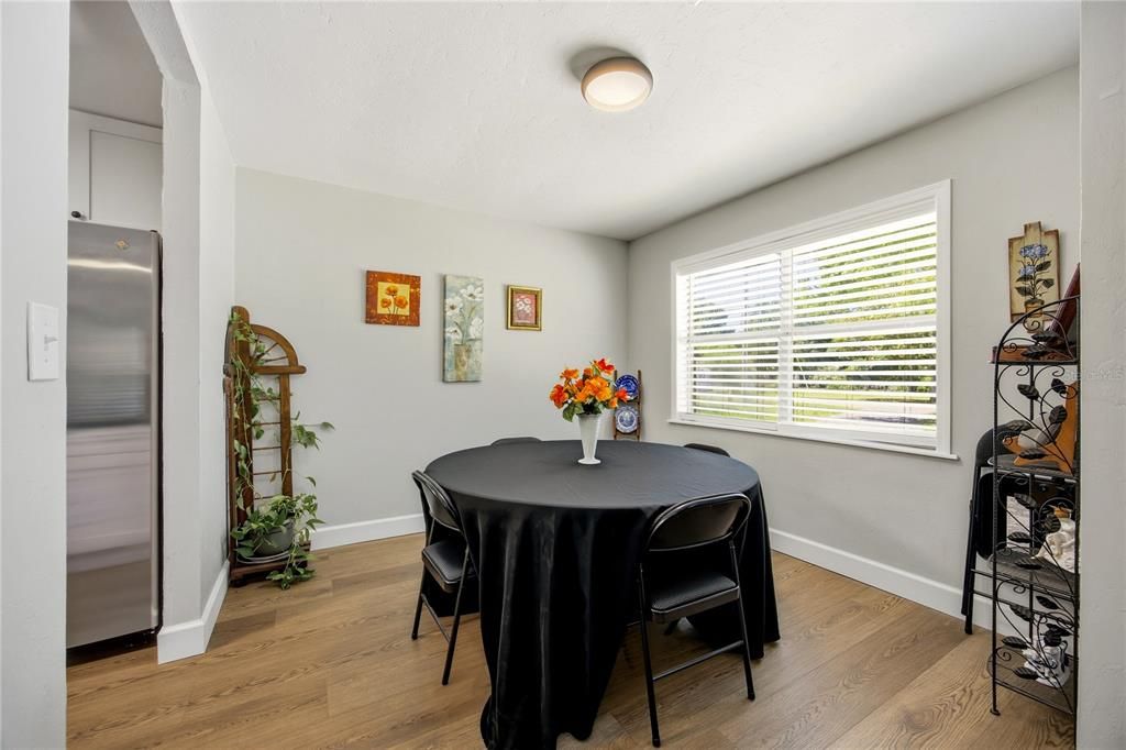 For Sale: $290,000 (3 beds, 2 baths, 1424 Square Feet)