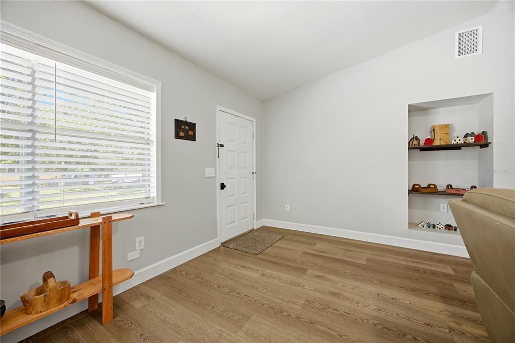 For Sale: $290,000 (3 beds, 2 baths, 1424 Square Feet)