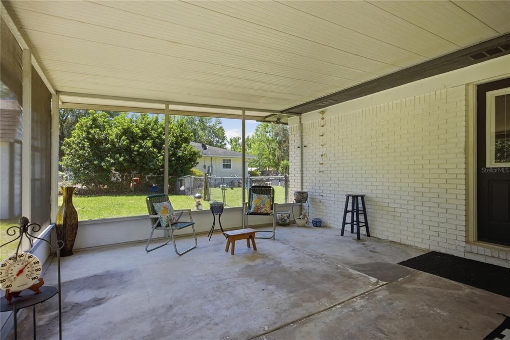 For Sale: $290,000 (3 beds, 2 baths, 1424 Square Feet)