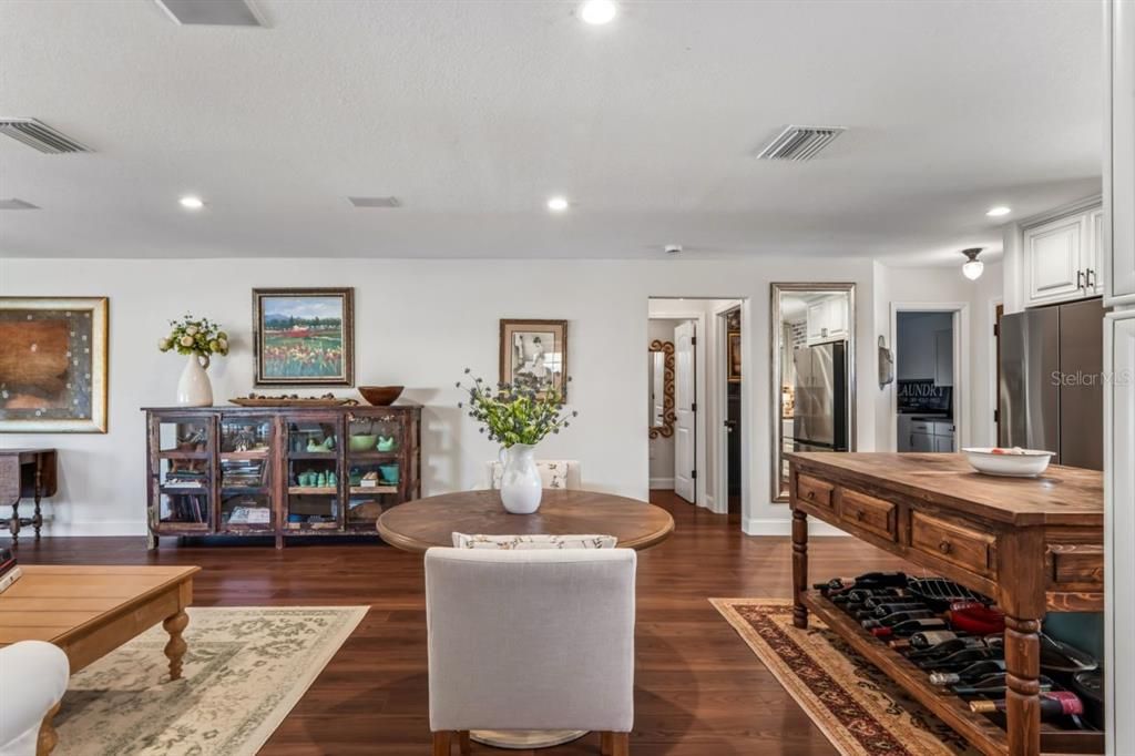 En Venta: $975,000 (3 camas, 2 baños, 2286 Pies cuadrados)