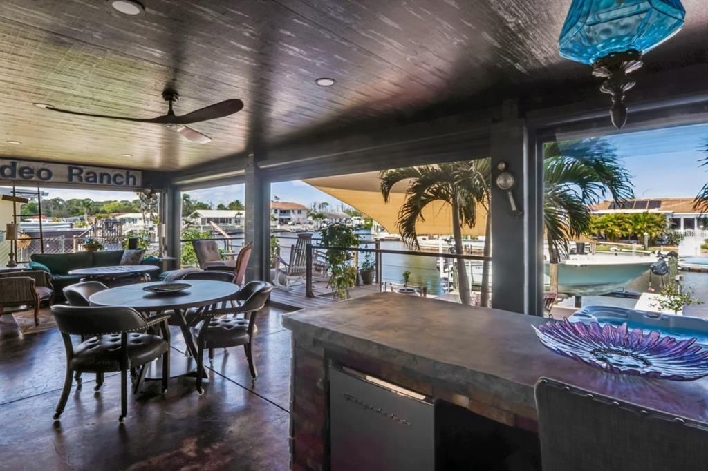 En Venta: $975,000 (3 camas, 2 baños, 2286 Pies cuadrados)