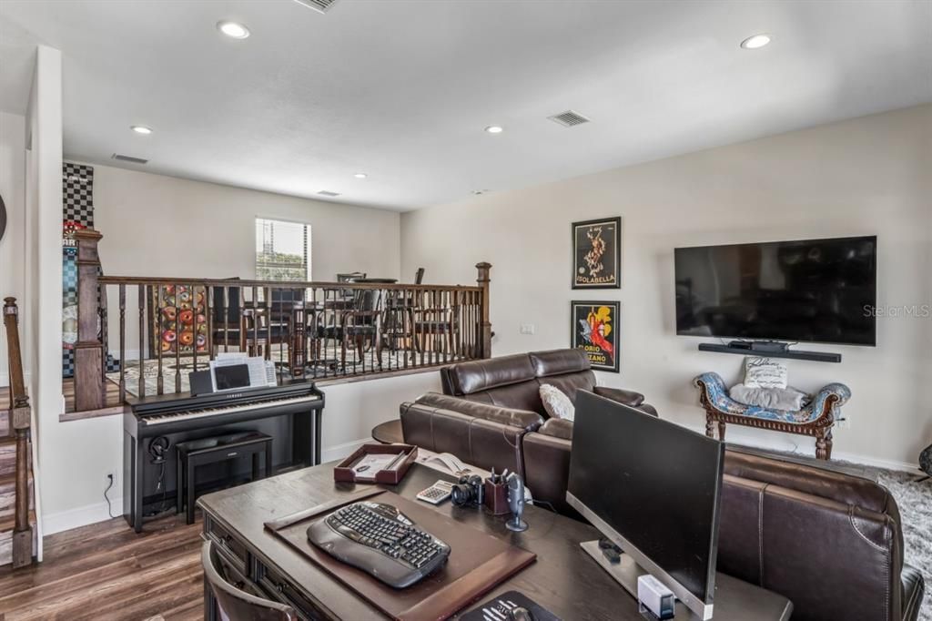 En Venta: $975,000 (3 camas, 2 baños, 2286 Pies cuadrados)