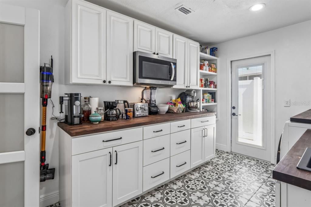 En Venta: $975,000 (3 camas, 2 baños, 2286 Pies cuadrados)