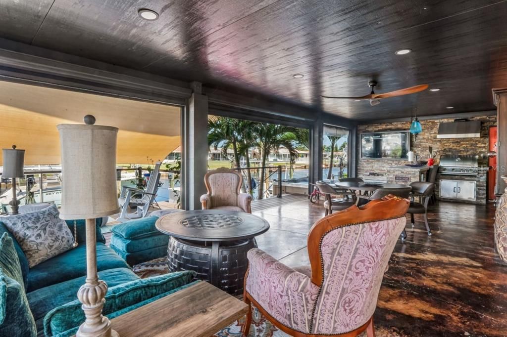En Venta: $975,000 (3 camas, 2 baños, 2286 Pies cuadrados)