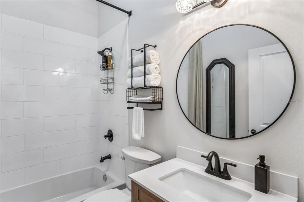 En Venta: $975,000 (3 camas, 2 baños, 2286 Pies cuadrados)