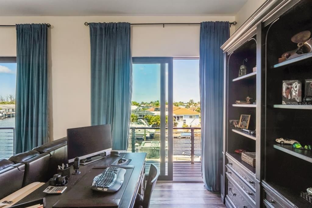 En Venta: $975,000 (3 camas, 2 baños, 2286 Pies cuadrados)