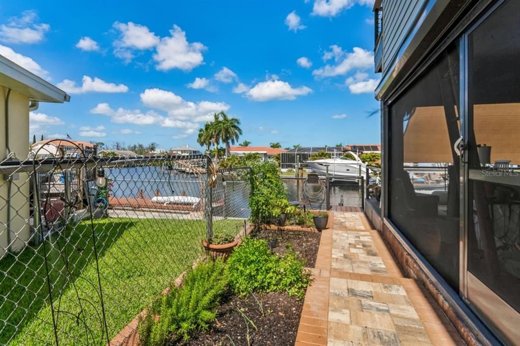 En Venta: $975,000 (3 camas, 2 baños, 2286 Pies cuadrados)